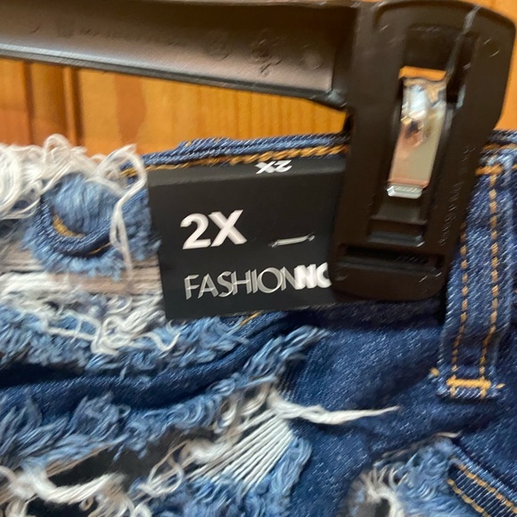 Fashion Nova heavily ripped jean shorts nwt - Picture 3 of 6